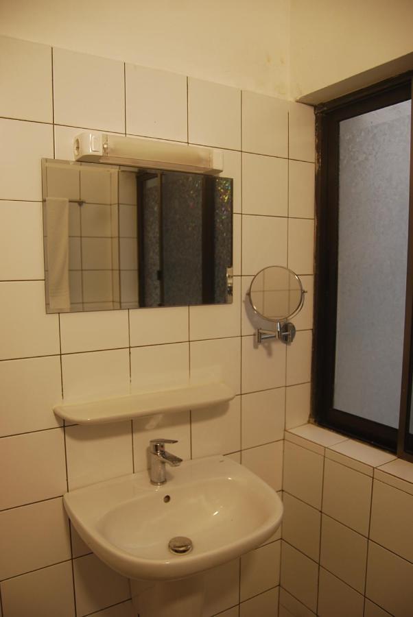 KARLS guesthouse Cotonou Exteriör bild