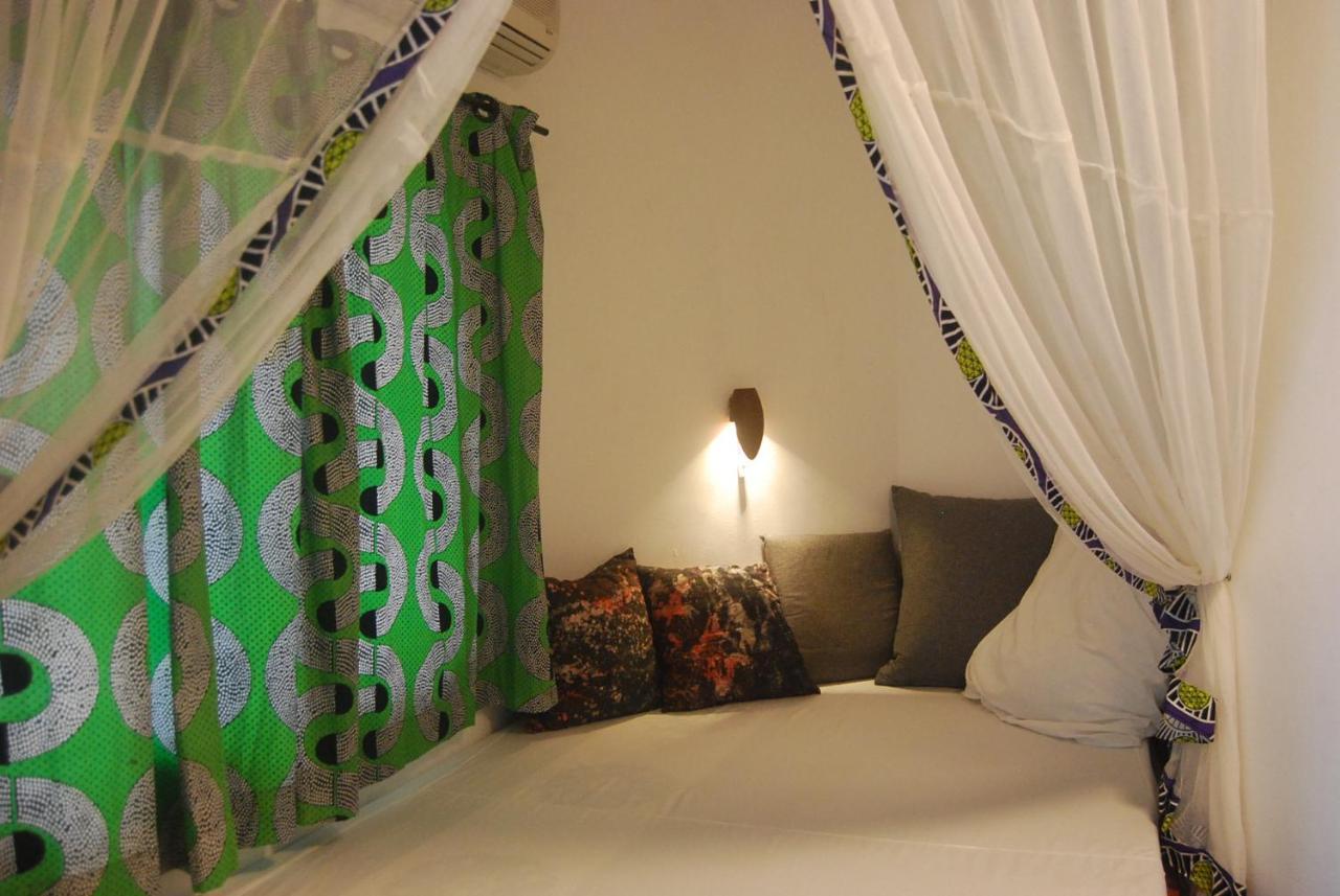 KARLS guesthouse Cotonou Exteriör bild