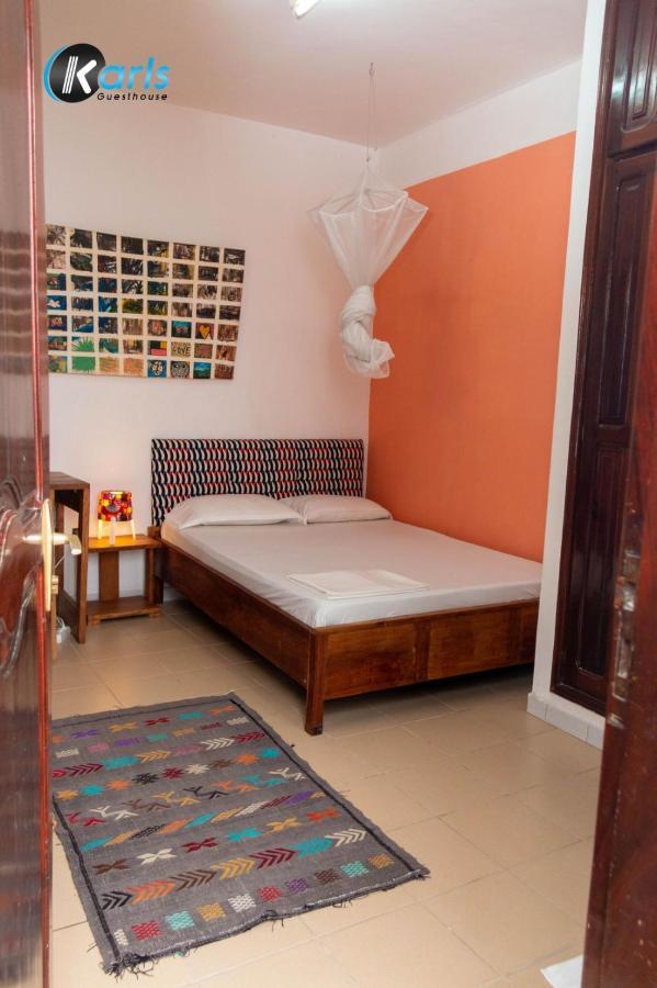 KARLS guesthouse Cotonou Exteriör bild