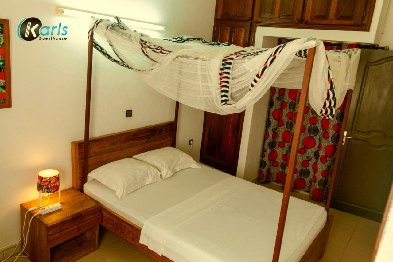 KARLS guesthouse Cotonou Exteriör bild