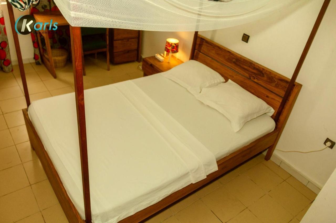 KARLS guesthouse Cotonou Exteriör bild