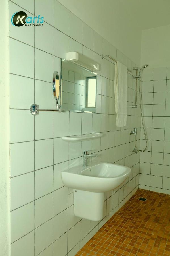 KARLS guesthouse Cotonou Exteriör bild