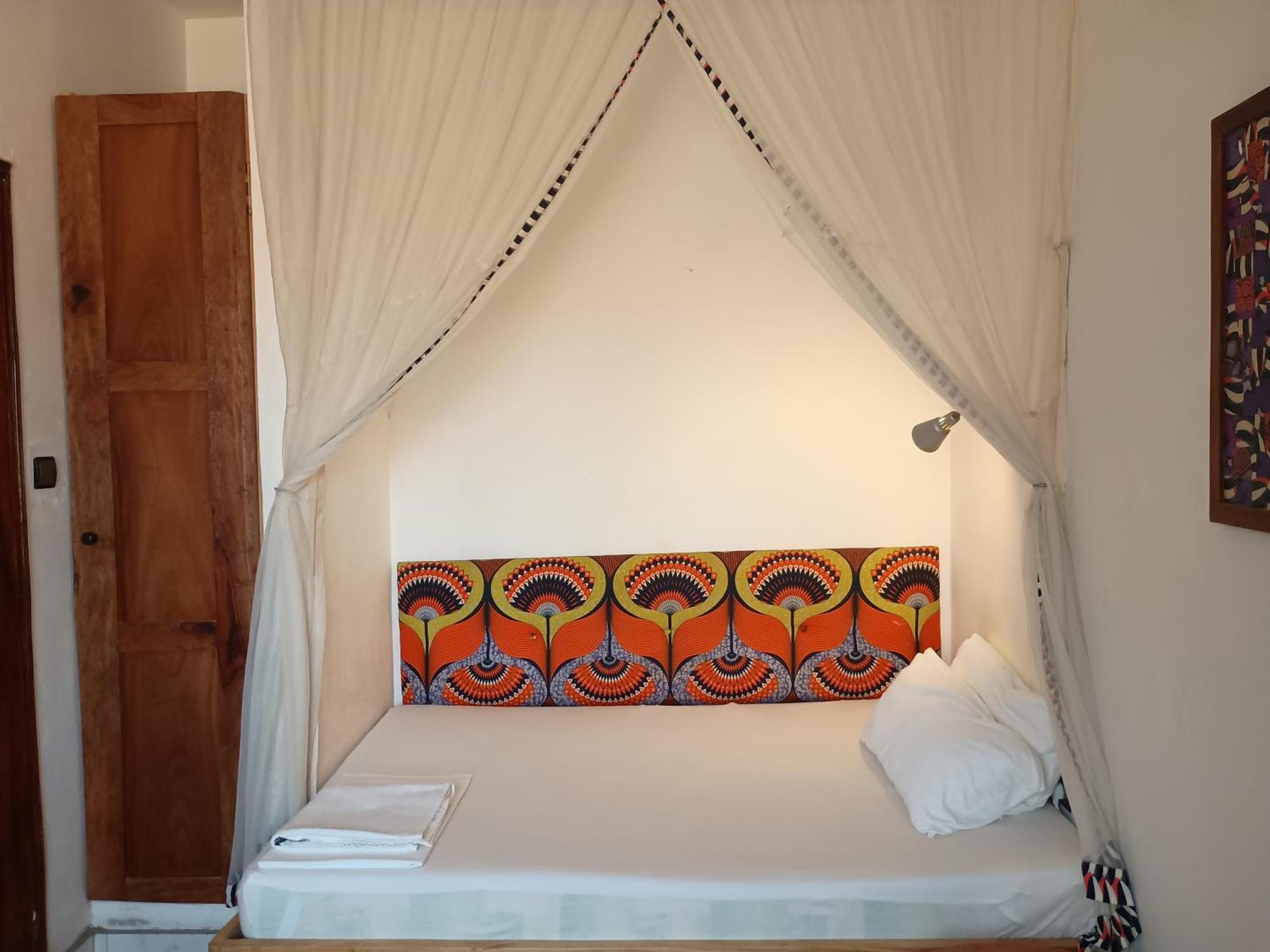 KARLS guesthouse Cotonou Exteriör bild
