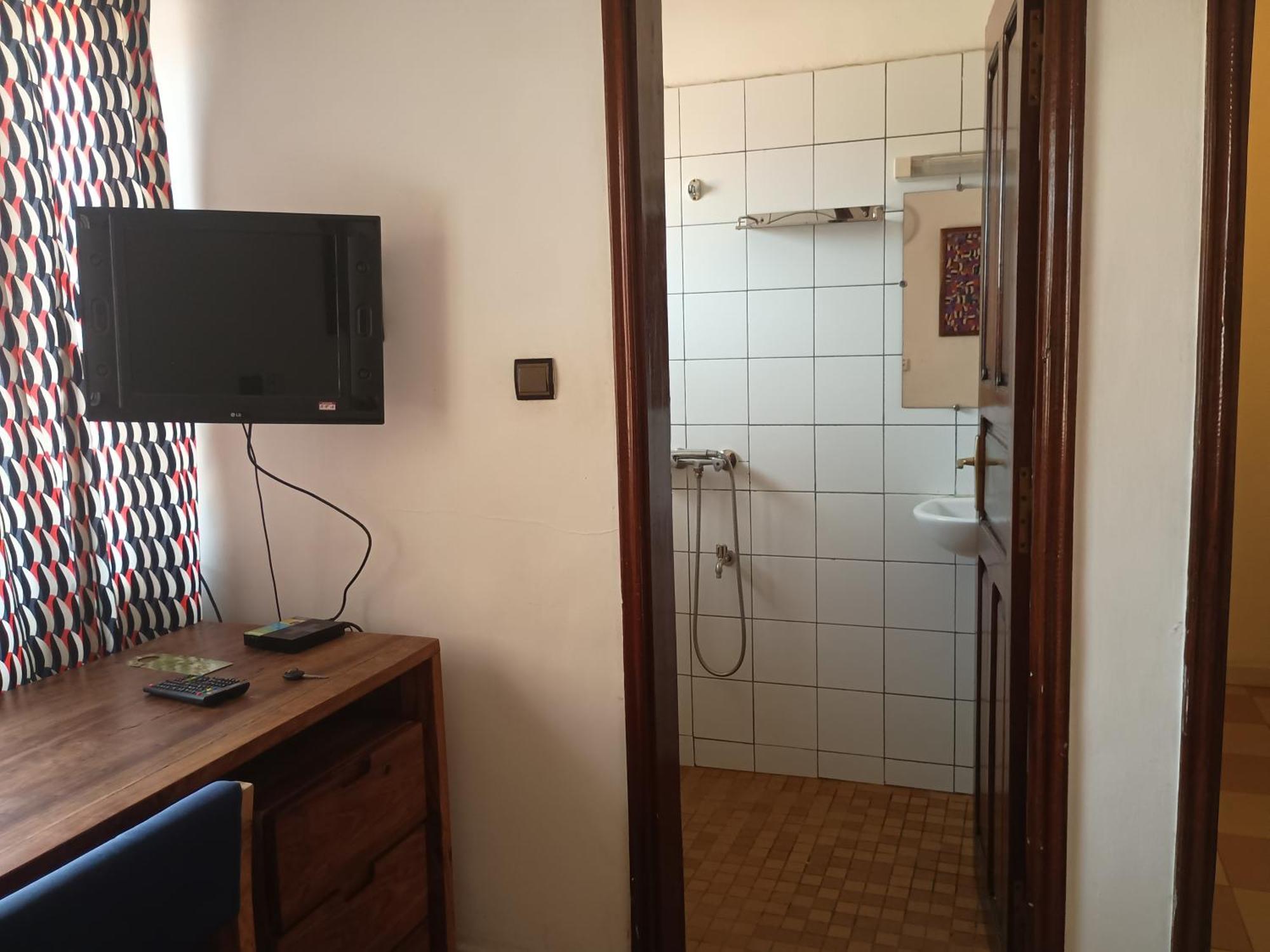 KARLS guesthouse Cotonou Exteriör bild
