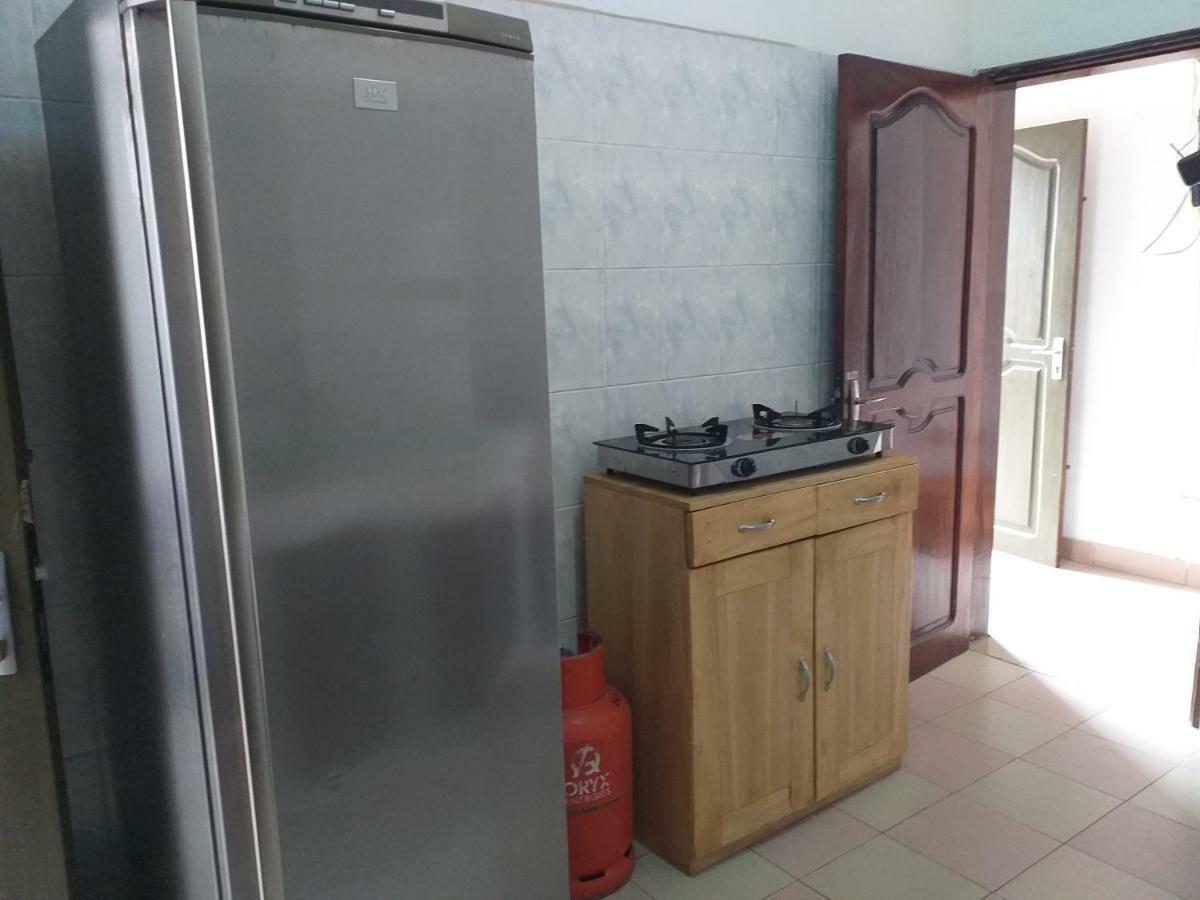 KARLS guesthouse Cotonou Exteriör bild