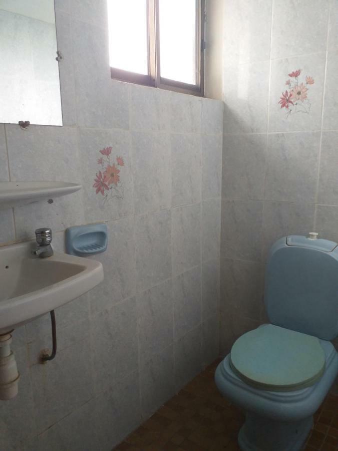 KARLS guesthouse Cotonou Exteriör bild